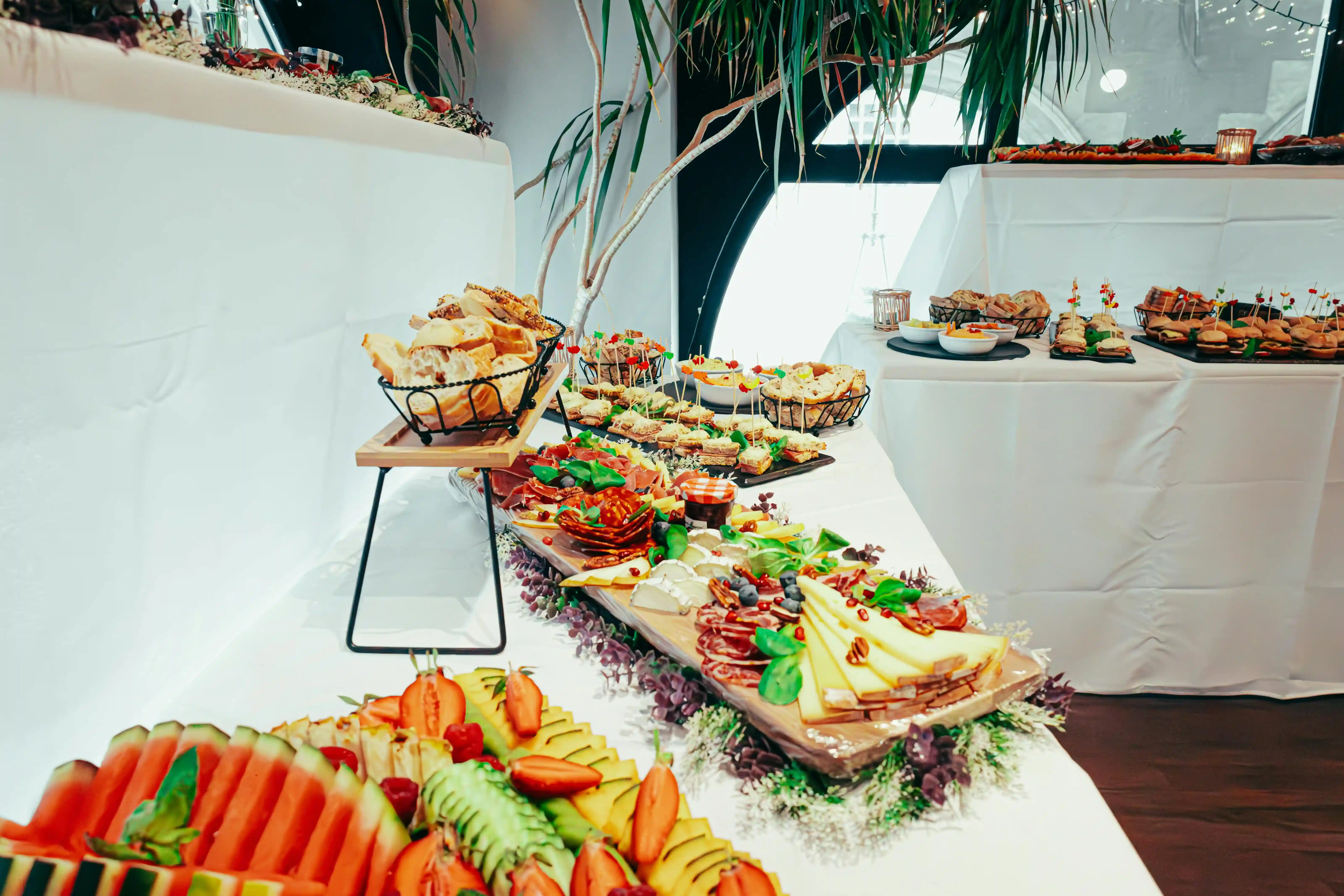 Buffet froid et chaud préparé par Délise Traiteur